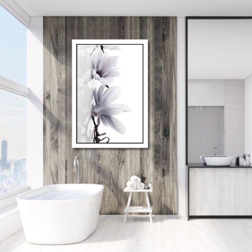 plakat z magnolią w łazience