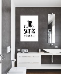 plakat łazienkowy z napisem No selfies in the bathroom