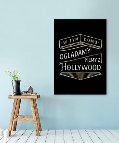 plakat ścienny z napisem „W tym domu oglądamy filmy z Hollywood”