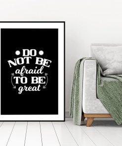 plakat z napisem „Do not be afraid, to be great”