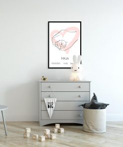 Artystyczny plakat dla niemowlaczka z metryczką i różowym sercem