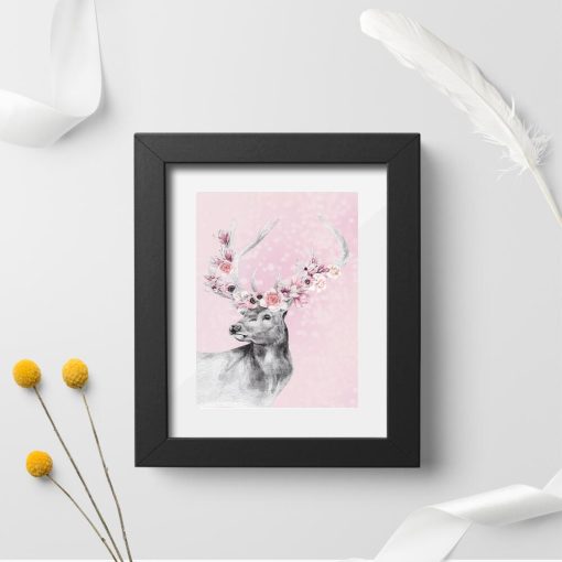 Plakat w różowych odcieniach z jeleniem